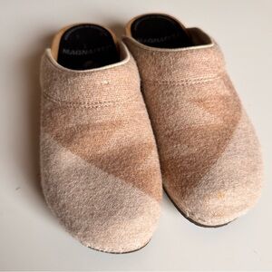 Magnafied Embla Handmade Wool Clogs from Denmark Women’s size 37